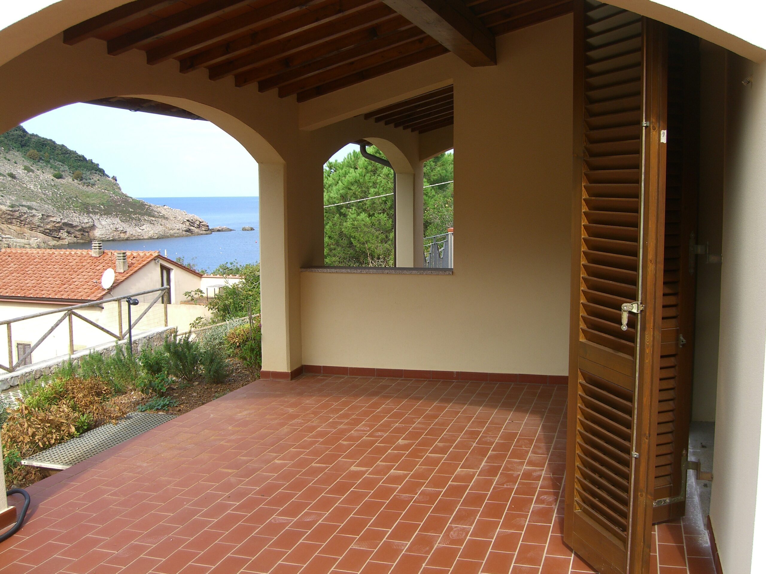 Villa di lusso a Rio Maggiore, Isola d’Elba, con design moderno e spazi esterni raffinati